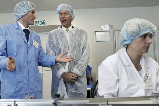 Christoph Weber visits SmithKline Beecham Biomed plant