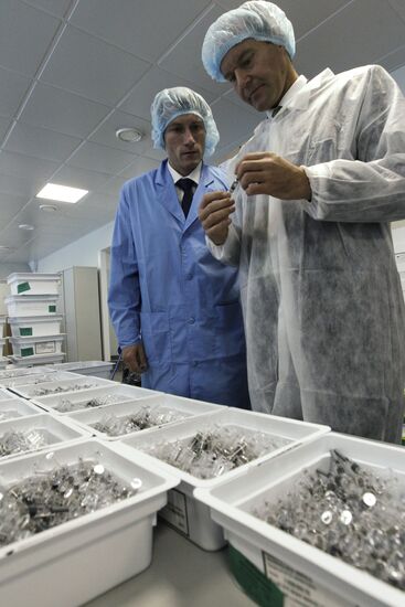 Christoph Weber visits SmithKline Beecham Biomed plant