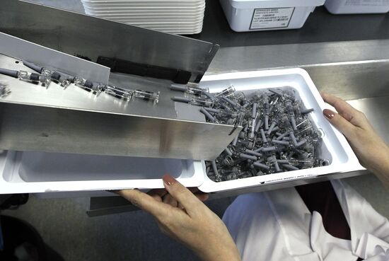 Christoph Weber visits SmithKline Beecham Biomed plant