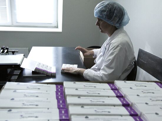 Christoph Weber visits SmithKline Beecham Biomed plant