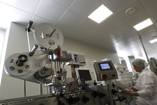 Christoph Weber visits SmithKline Beecham Biomed plant