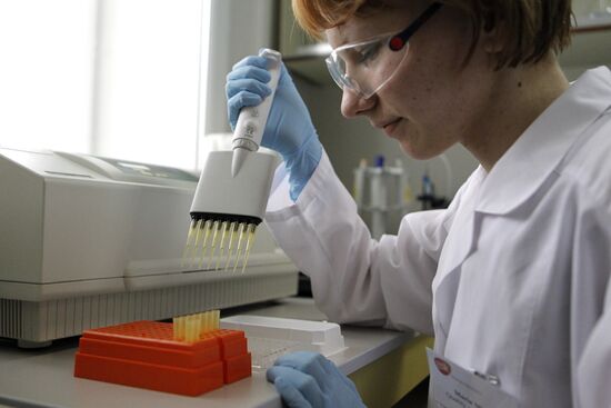 Christoph Weber visits SmithKline Beecham Biomed plant