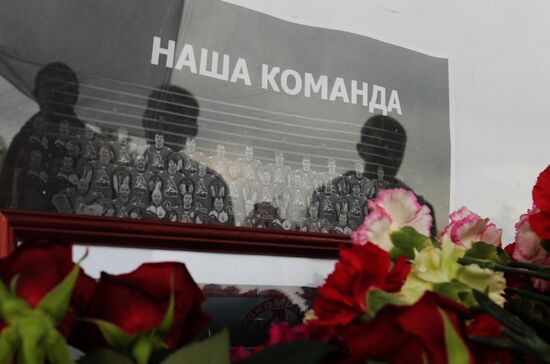 Flowers and candles in memory of dead Locomotiv hockey players