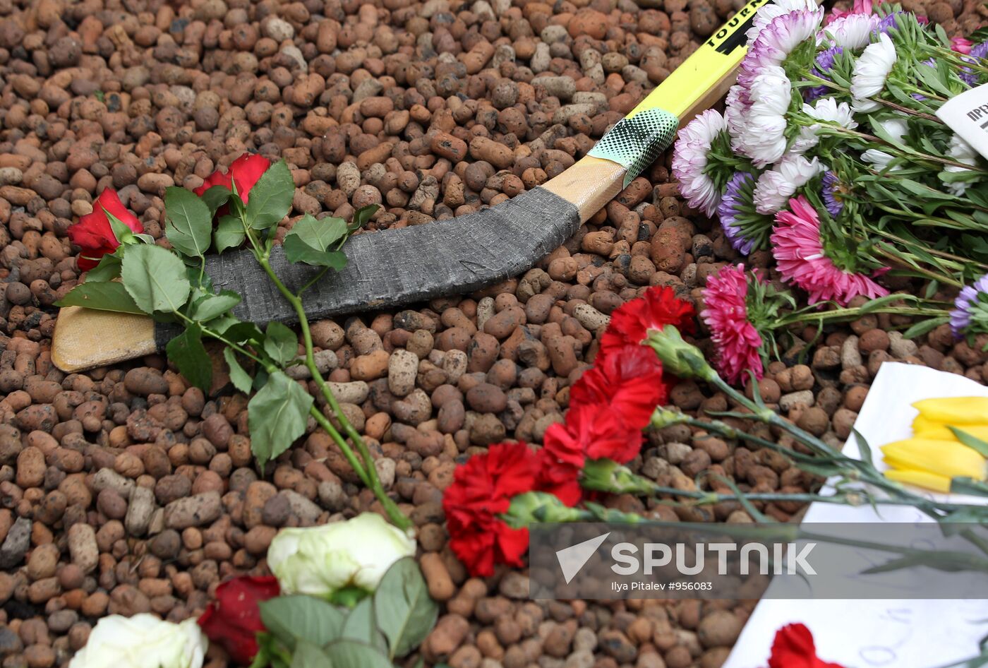 Flowers at Czech Embassy for dead Lokomotiv hockey players