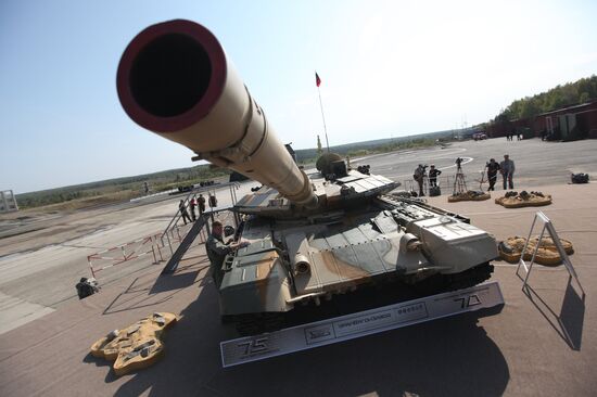 Tank T-90AM
