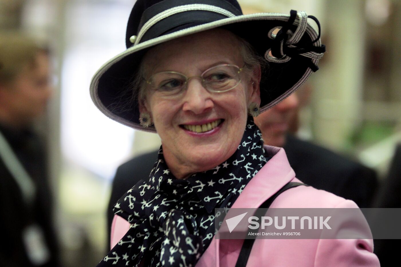 Queen of Denmark visits Baltika brewery