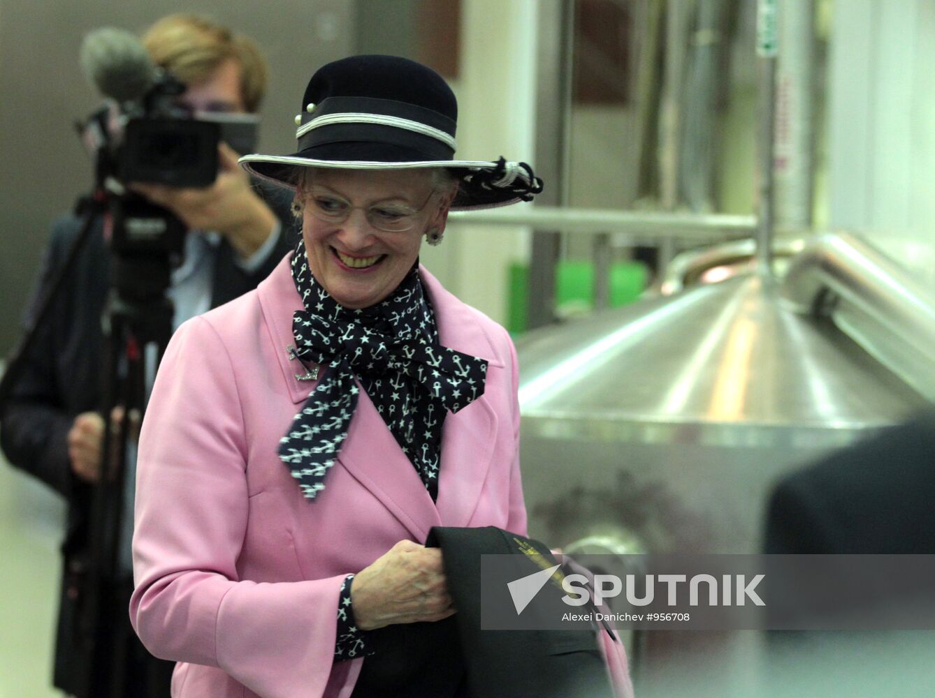 Queen of Denmark visits Baltika brewery