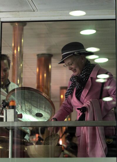 Queen of Denmark visits Baltika brewery