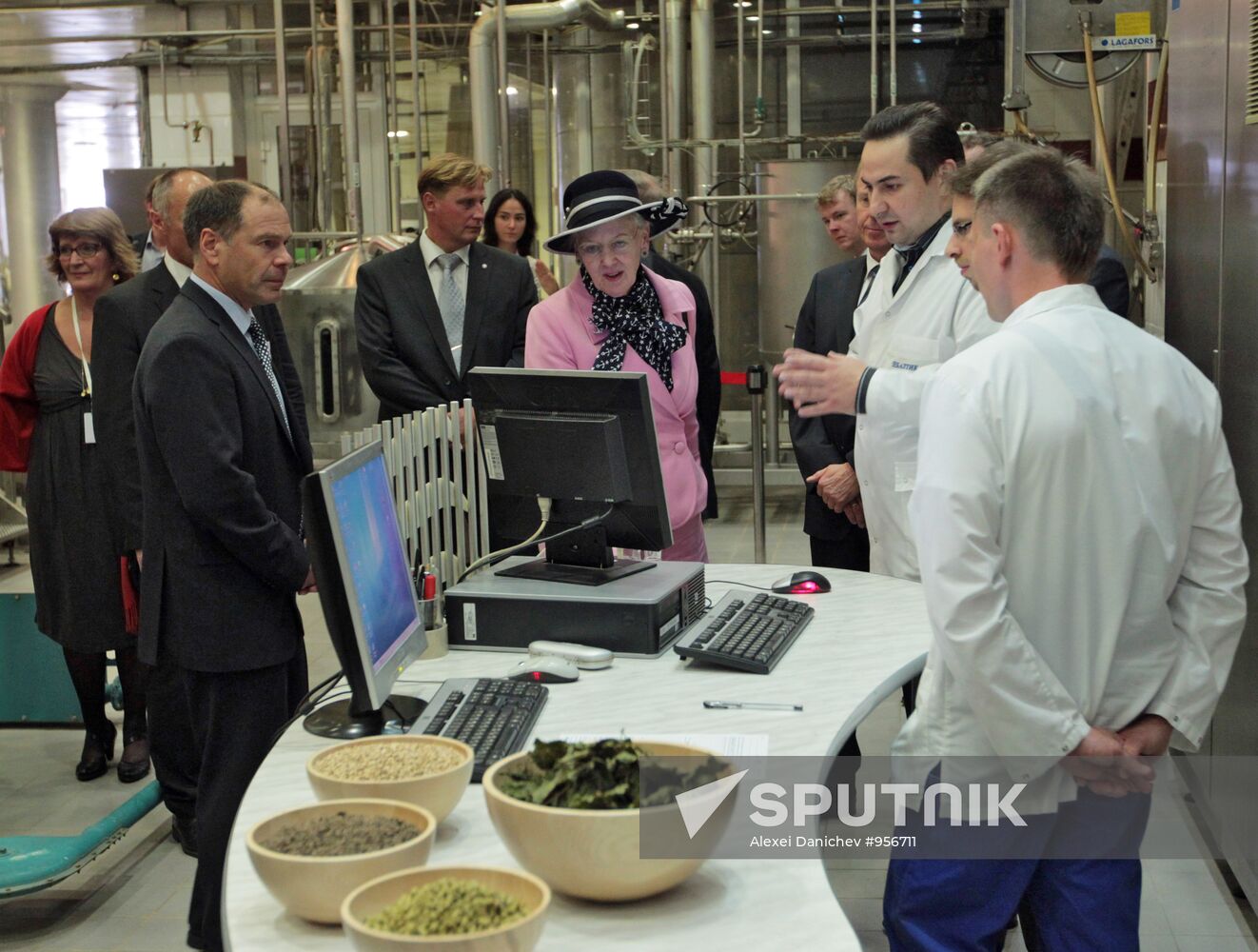 Queen of Denmark visits Baltika brewery