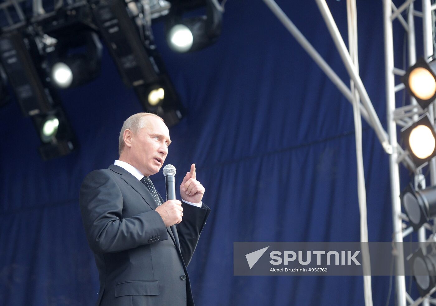 Vladimir Putin visits Urals Federal District