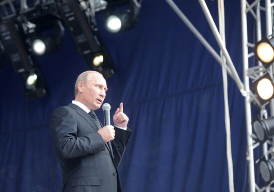 Vladimir Putin visits Urals Federal District