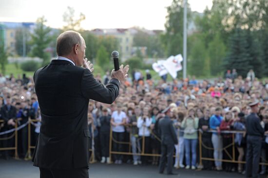 Vladimir Putin visits Urals Federal District