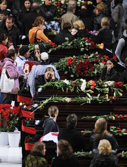 Last respects for Lokomotiv Yaroslavl hockey players