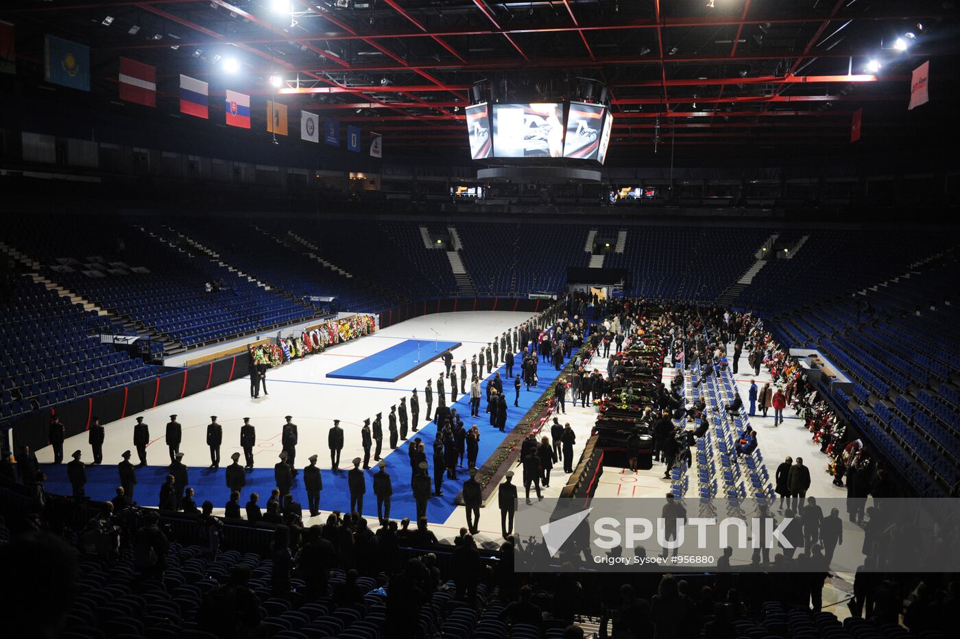 Last respects for Lokomotiv Yaroslavl hockey players