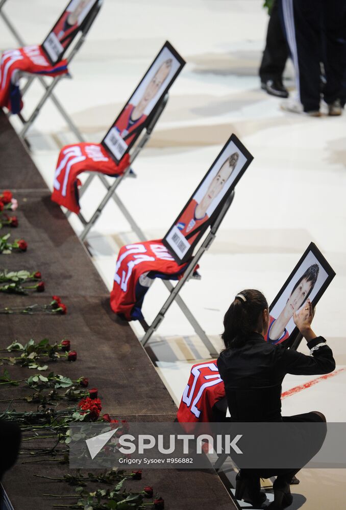 Last respects for Lokomotiv Yaroslavl hockey players