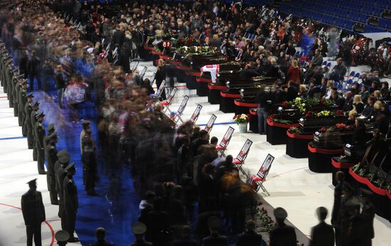 Last respects for Lokomotiv Yaroslavl hockey players