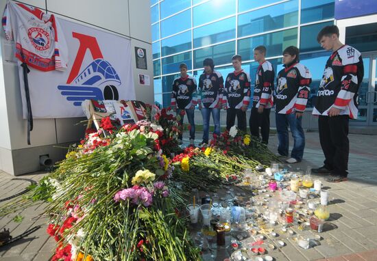 Last respects for Lokomotiv Yaroslavl forward Alexander Kalyanin