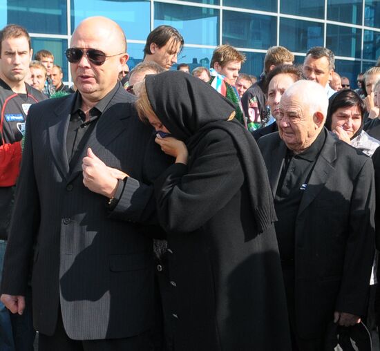 Last respects for Lokomotiv Yaroslavl forward Alexander Kalyanin