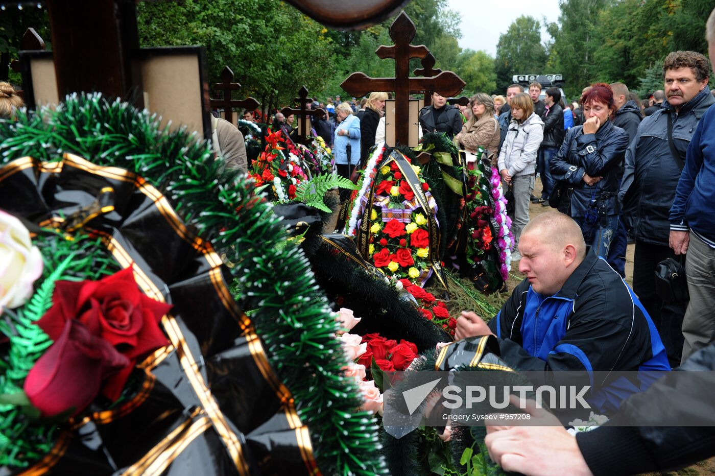 Last respects for Lokomotiv Yaroslavl hockey players