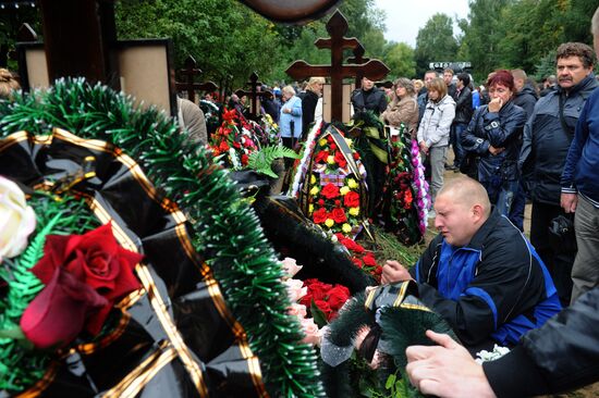 Last respects for Lokomotiv Yaroslavl hockey players
