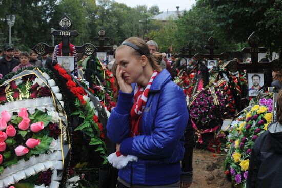 Last respects for Lokomotiv Yaroslavl hockey players