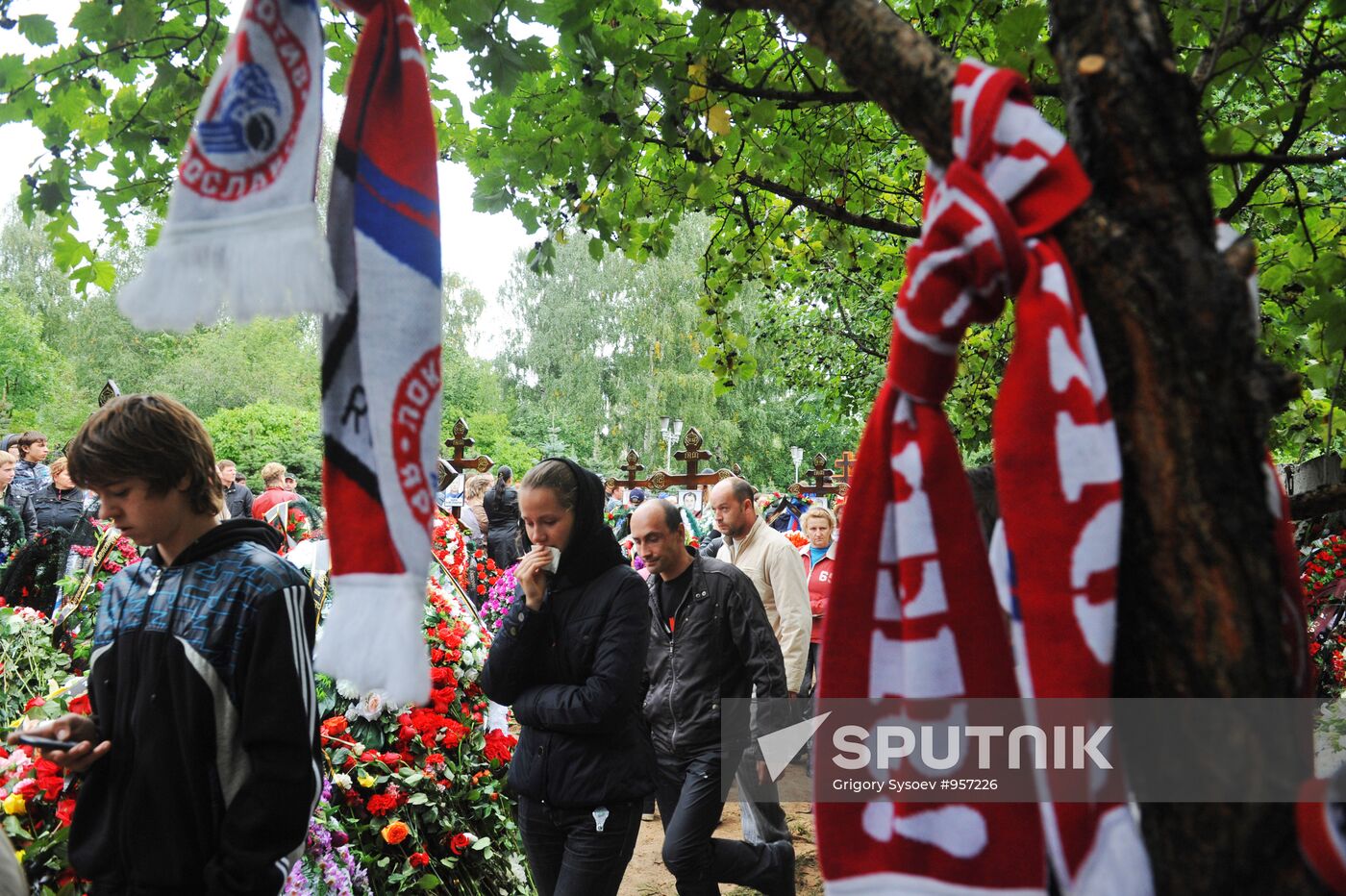 Last respects for Lokomotiv Yaroslavl hockey players