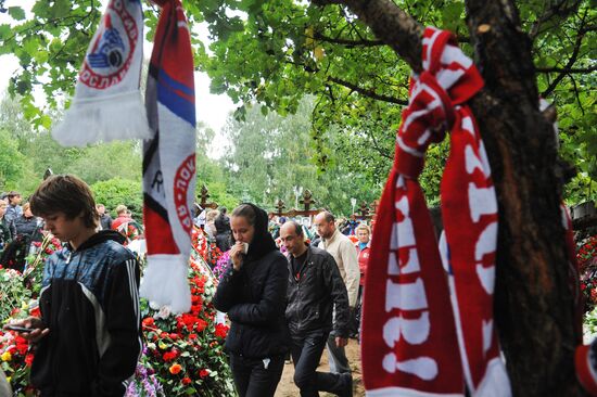 Last respects for Lokomotiv Yaroslavl hockey players