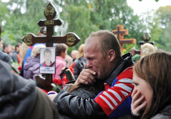 Last respects for Lokomotiv Yaroslavl hockey players
