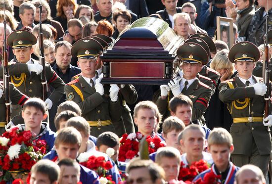 Last respects for Lokomotiv hockey player R. Salei