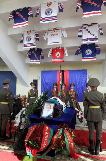 Last respects for Lokomotiv hockey player R. Salei