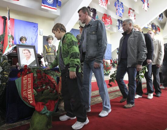 Last respects for Lokomotiv hockey player R. Salei