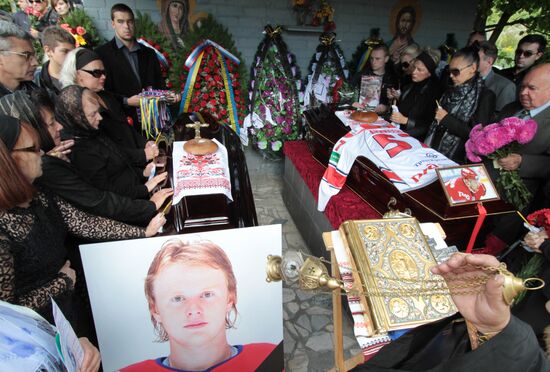 Funerals of hockey players D. Sobchenko and V. Anikeyenko
