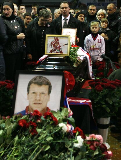 Last respects for Lokomotiv Yaroslavl coach Igor Korolev
