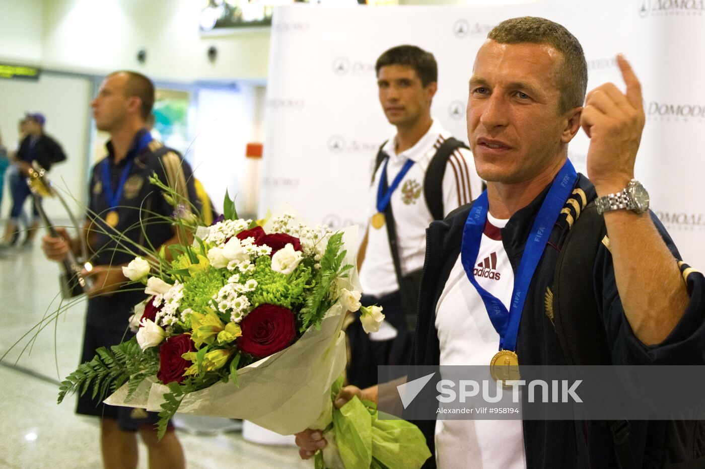 Russia's national beach soccer team arrives in Moscow