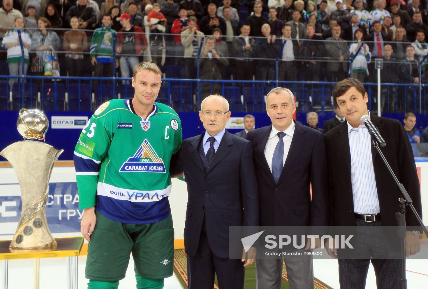 Ice hockey. CHL. Salavat Yulayev vs. Atlant