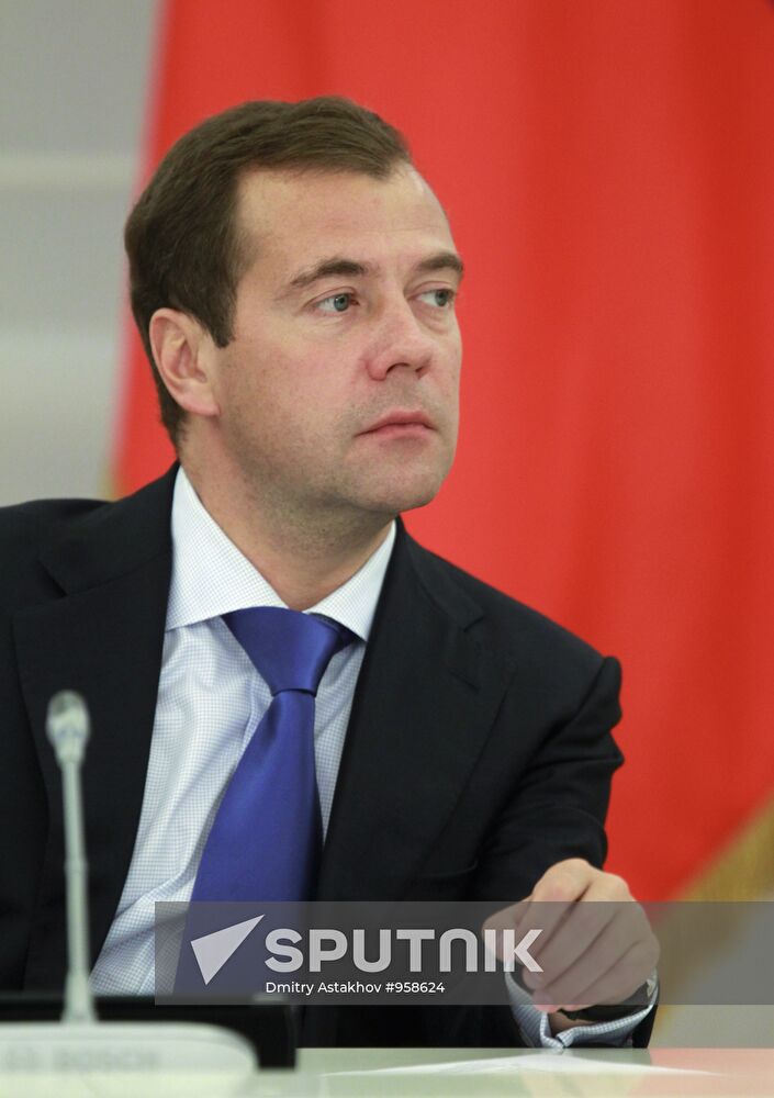 Dmitry Medvedev conducts university students status meeting