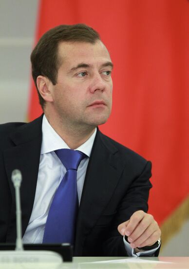 Dmitry Medvedev conducts university students status meeting