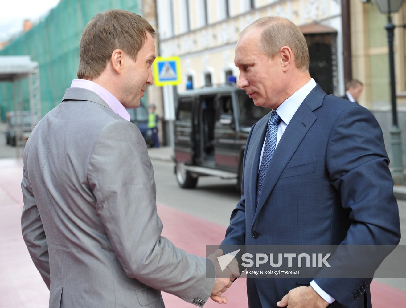 Vladimir Putin visits State Theater of Nations in Moscow