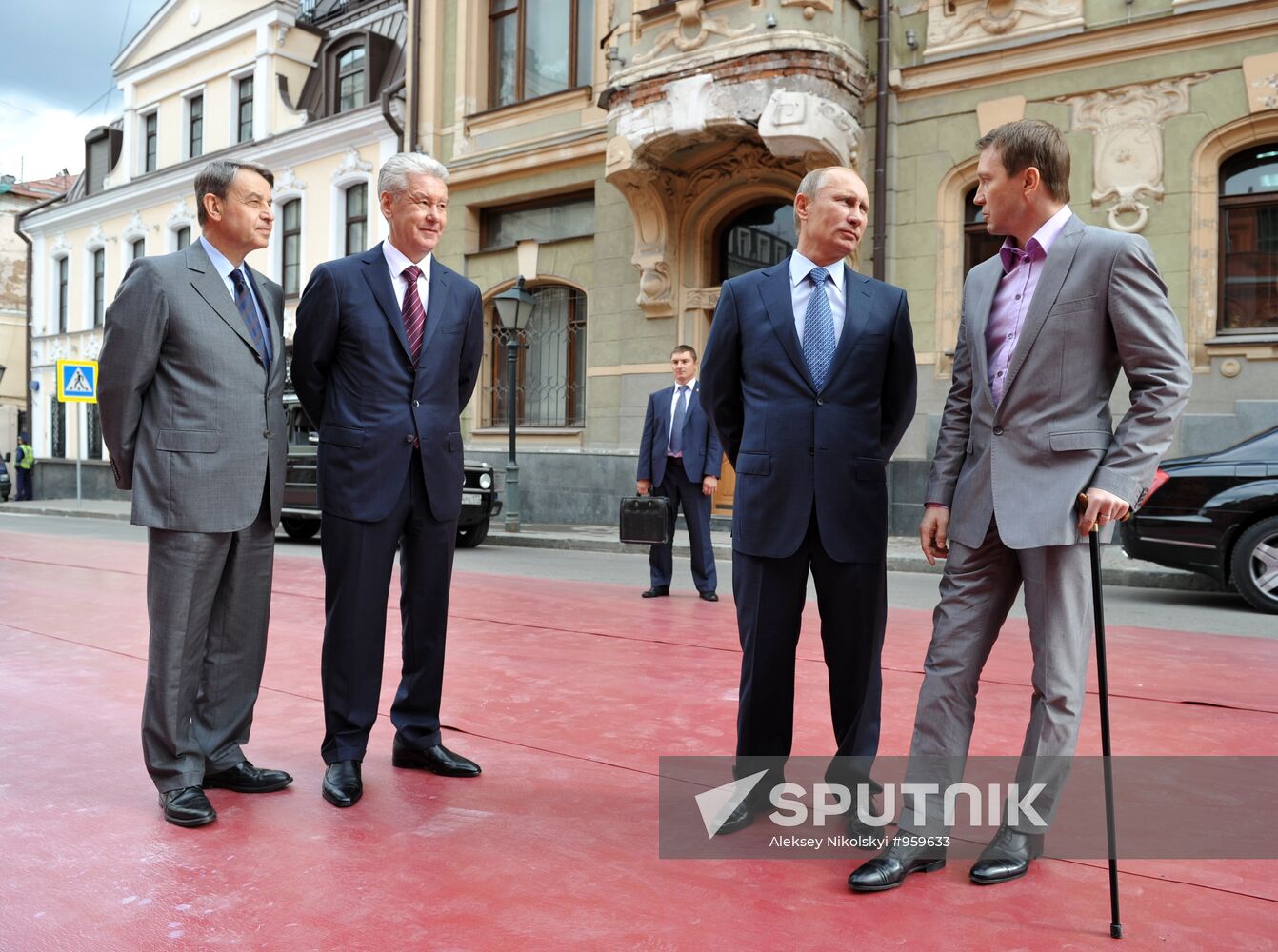 Vladimir Putin visits State Theater of Nations in Moscow