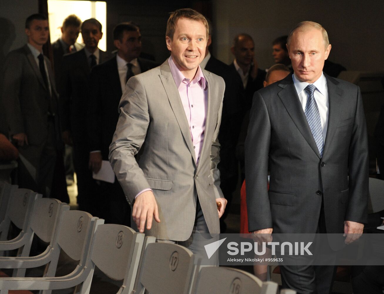 Vladimir Putin visits State Theater of Nations in Moscow