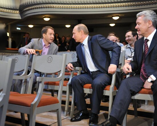 Vladimir Putin visits Moscow's State Theater of Nations,