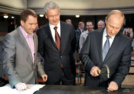 Vladimir Putin visits State Theater of Nations in Moscow