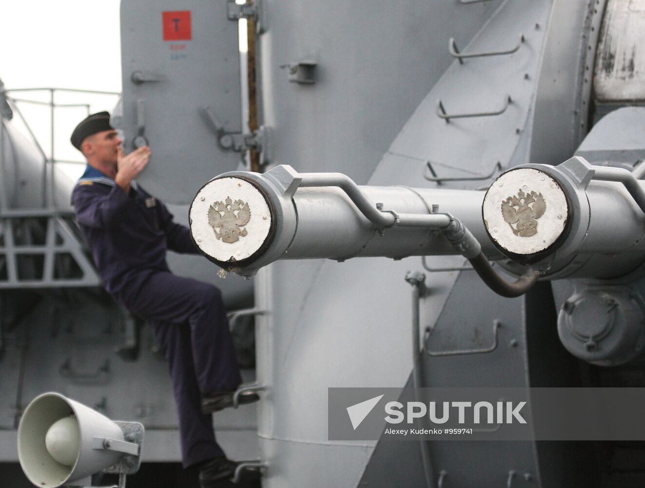 Cruiser "Varangian" involved in Pacific Fleet training