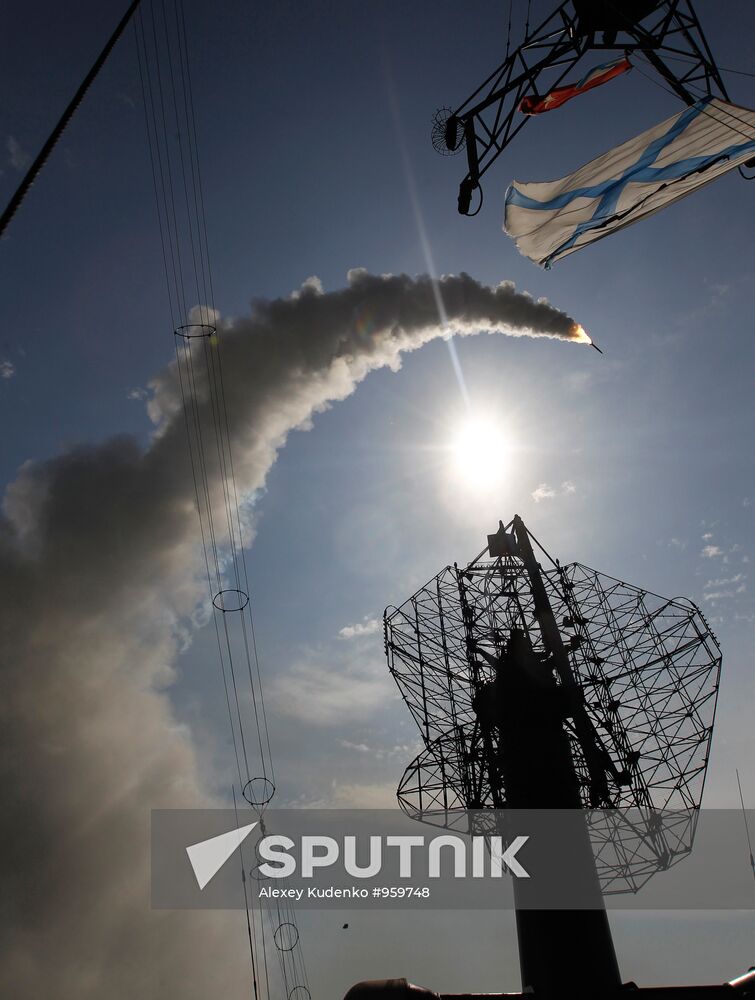 S-300 rocket launched from sea-based "Fort" on Varangian cruiser