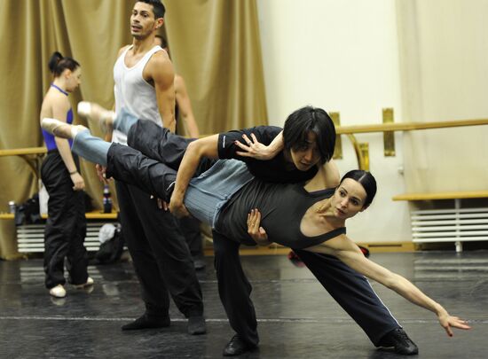 Diana Vishnyova rehearses for "Ballet Stars of the 21st Century"