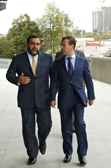 Dmitry Medvedev visits Skolkovo Moscow School of Management