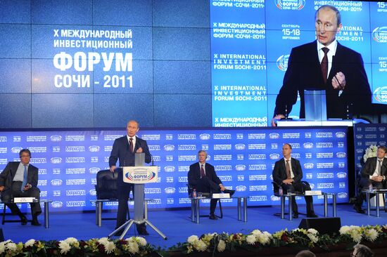 Vladimir Putin attends Sochi-2011 investment forum