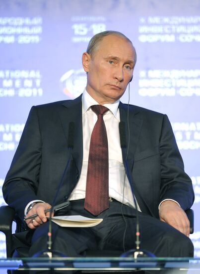 Vladimir Putin attends investment forum Sochi-2011