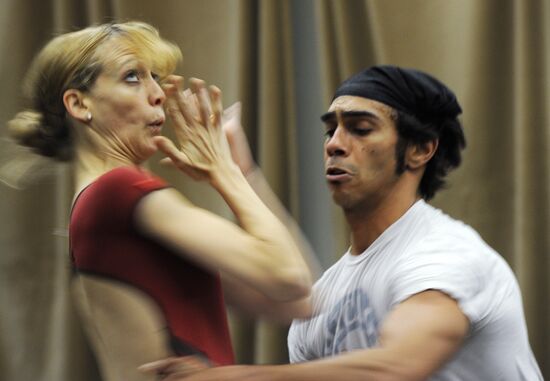 Alicia Amatriain and Jason Reilly