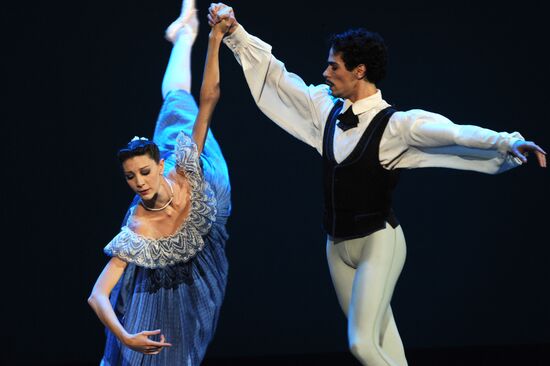 Helen Boucher and Thiago Bordin